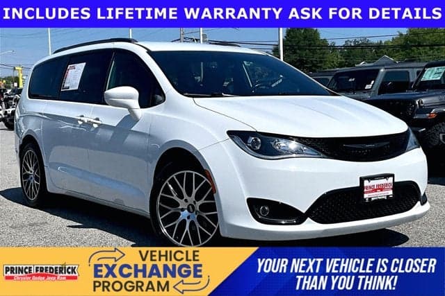 2020 Chrysler Pacifica Touring L — photo 1 of 29