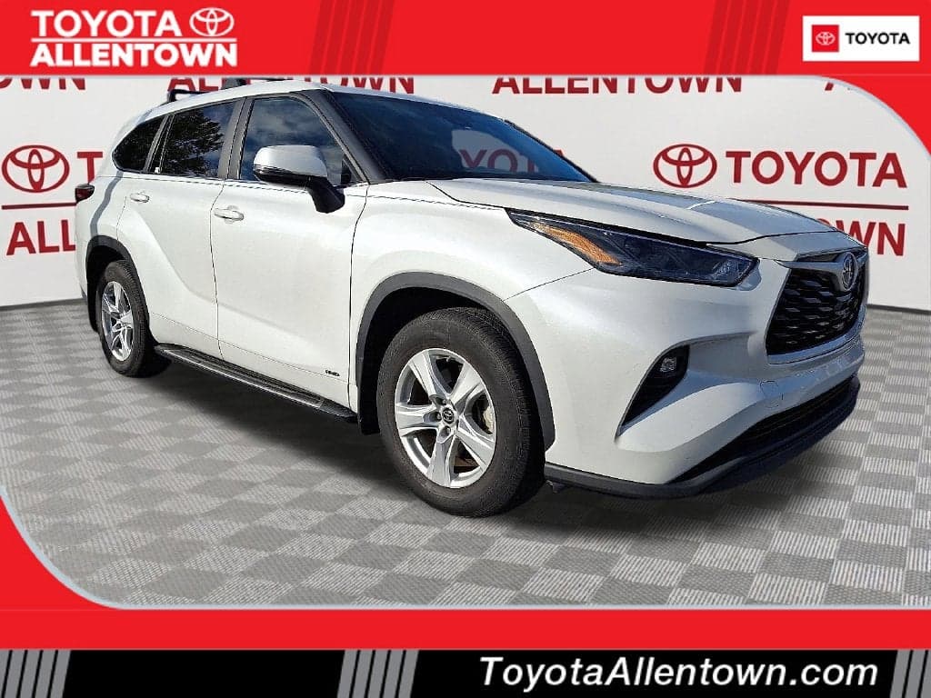 2023 Toyota Highlander Hybrid LE — photo 1 of 16
