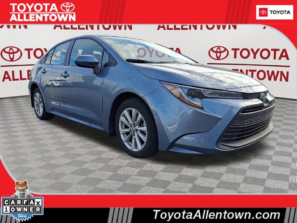 2025 Toyota Corolla LE — photo 1 of 15