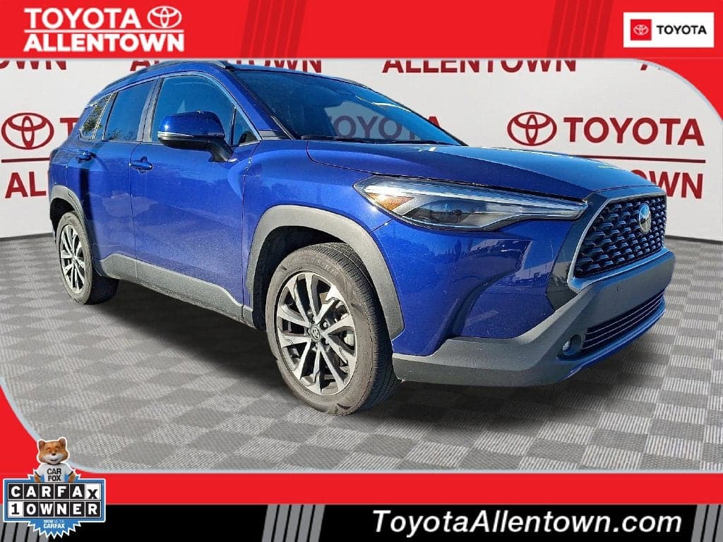 2024 Toyota Corolla Cross XLE — photo 1 of 11