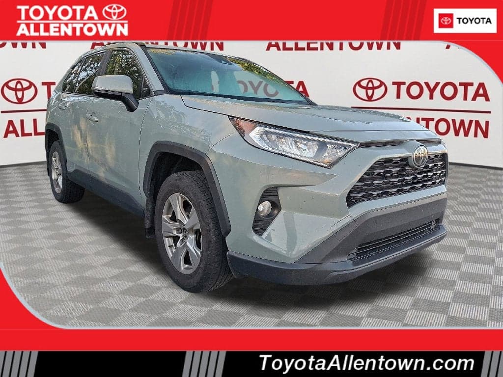 2019 Toyota RAV4 XLE — photo 1 of 34
