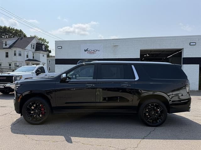 2025 Chevrolet Suburban Premier — photo 1 of 36