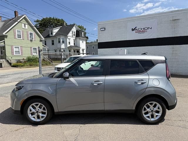 2024 Kia Soul LX — photo 1 of 19