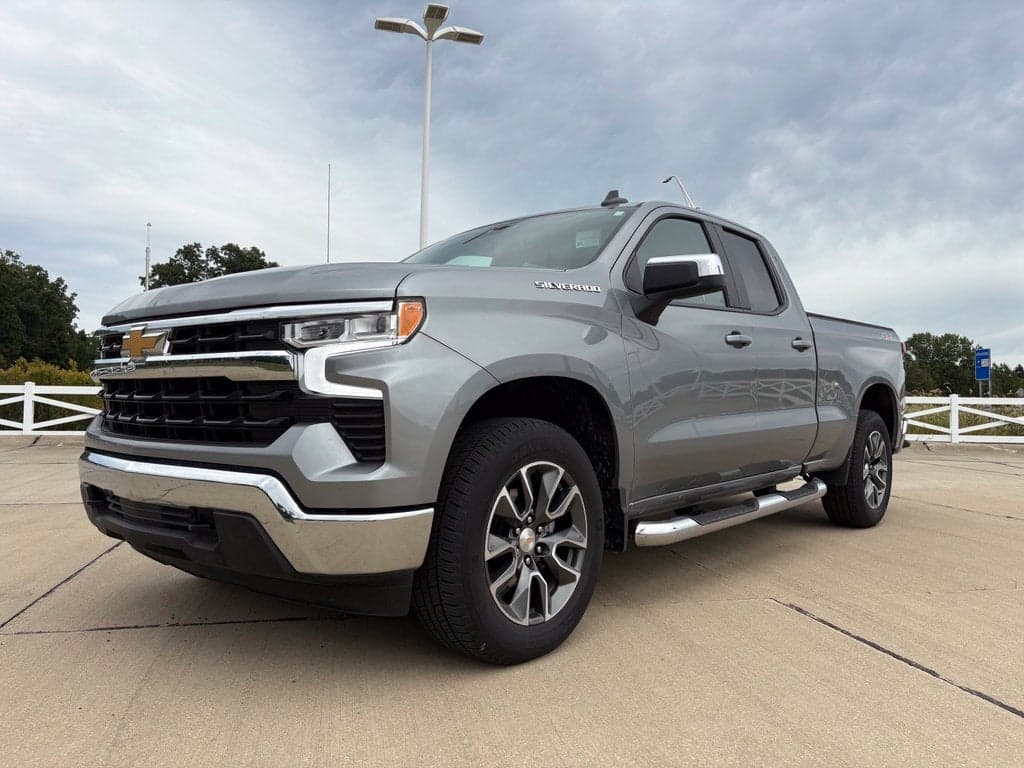 2025 Chevrolet Silverado 1500 Base — photo 1 of 31
