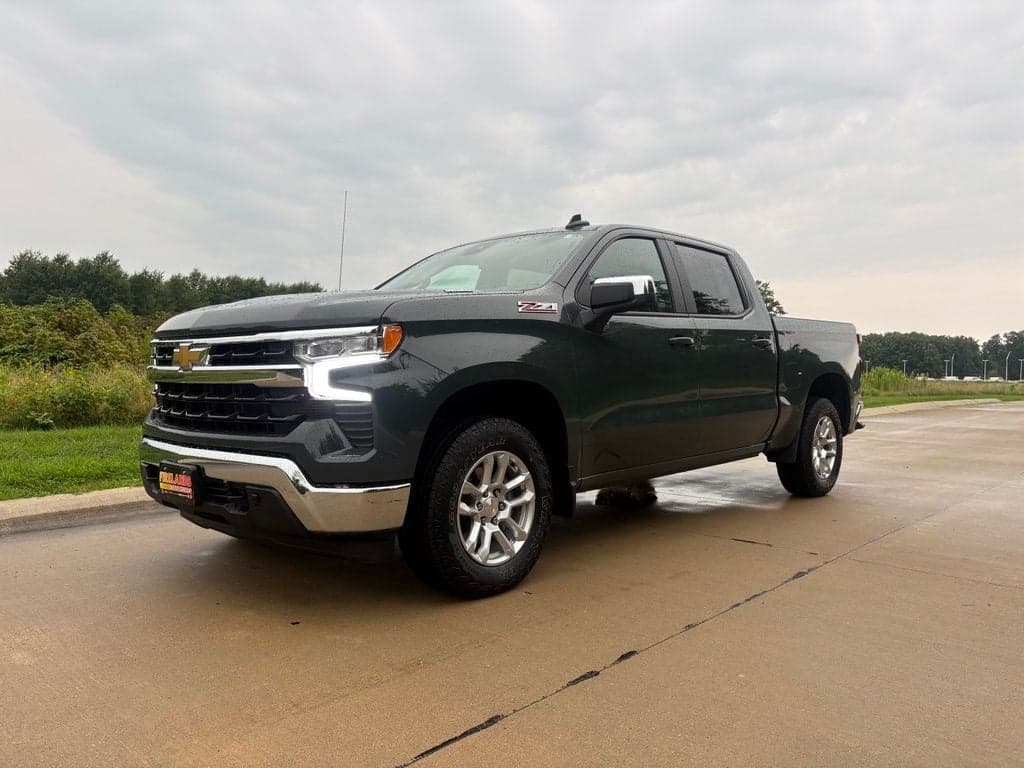 2025 Chevrolet Silverado 1500 LT LT1 — photo 1 of 55