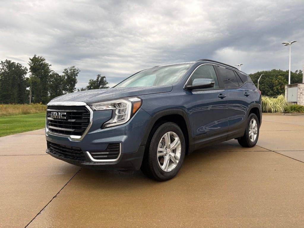 2024 GMC Terrain SLE — photo 1 of 25