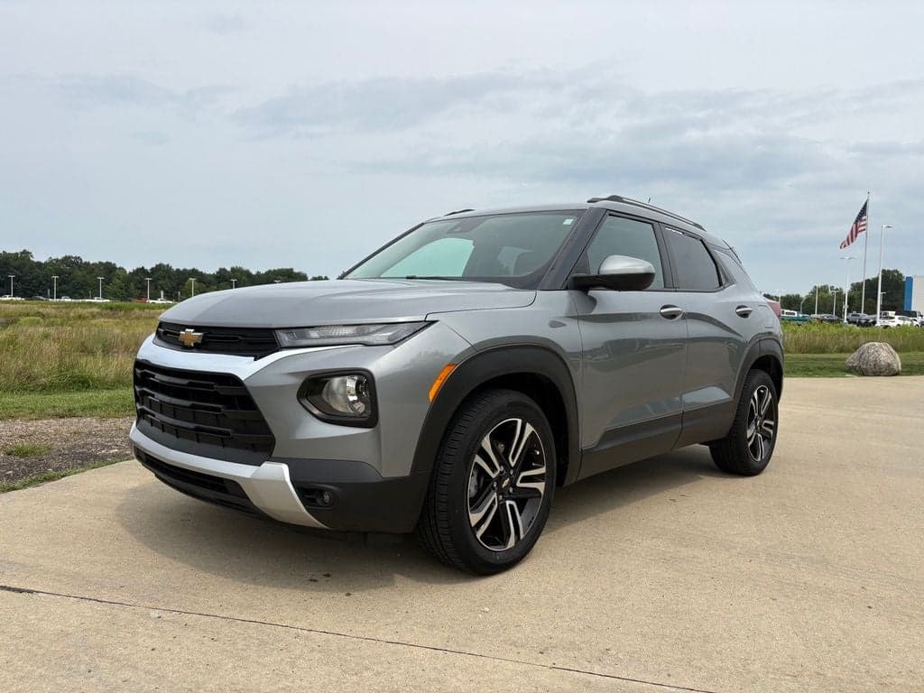 2023 Chevrolet Trailblazer LT — photo 1 of 47