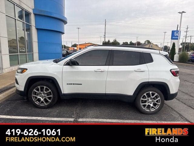 2022 Jeep Compass Latitude Lux — photo 1 of 5