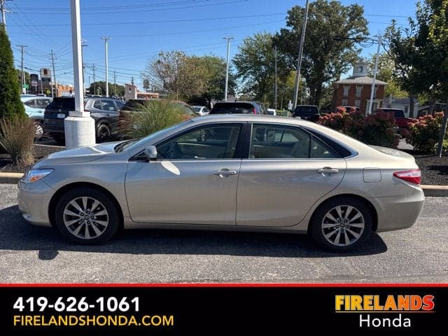 2017 Toyota Camry XLE — photo 1 of 27