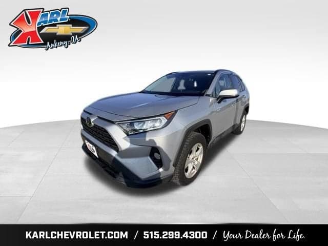 2020 Toyota RAV4 XLE — photo 1 of 12