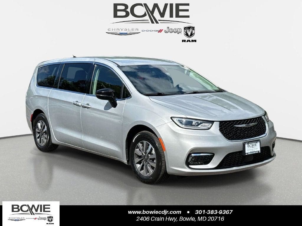2024 Chrysler Pacifica Hybrid Select — photo 1 of 5