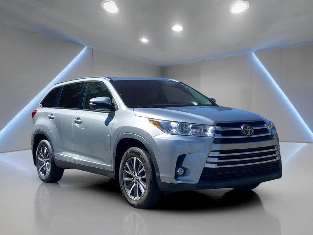 2019 Toyota Highlander XLE — photo 1 of 5