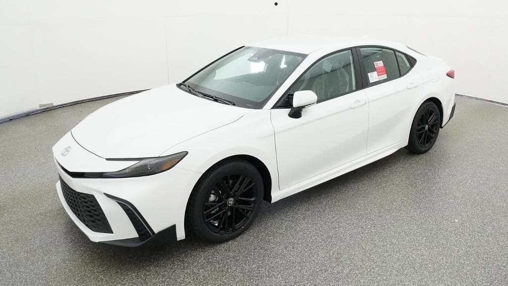 2026 Toyota Camry SE — photo 1 of 33