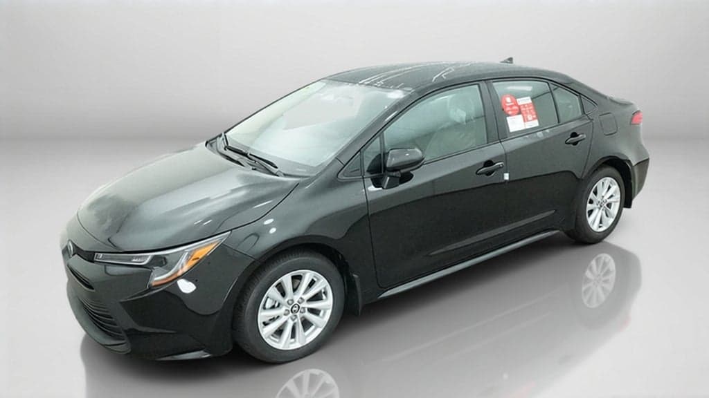 2027 Toyota Corolla LE — photo 1 of 5