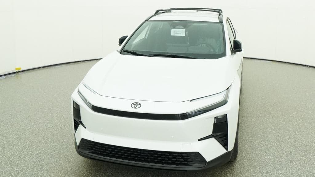 2027 Toyota C-HR SE — photo 1 of 33