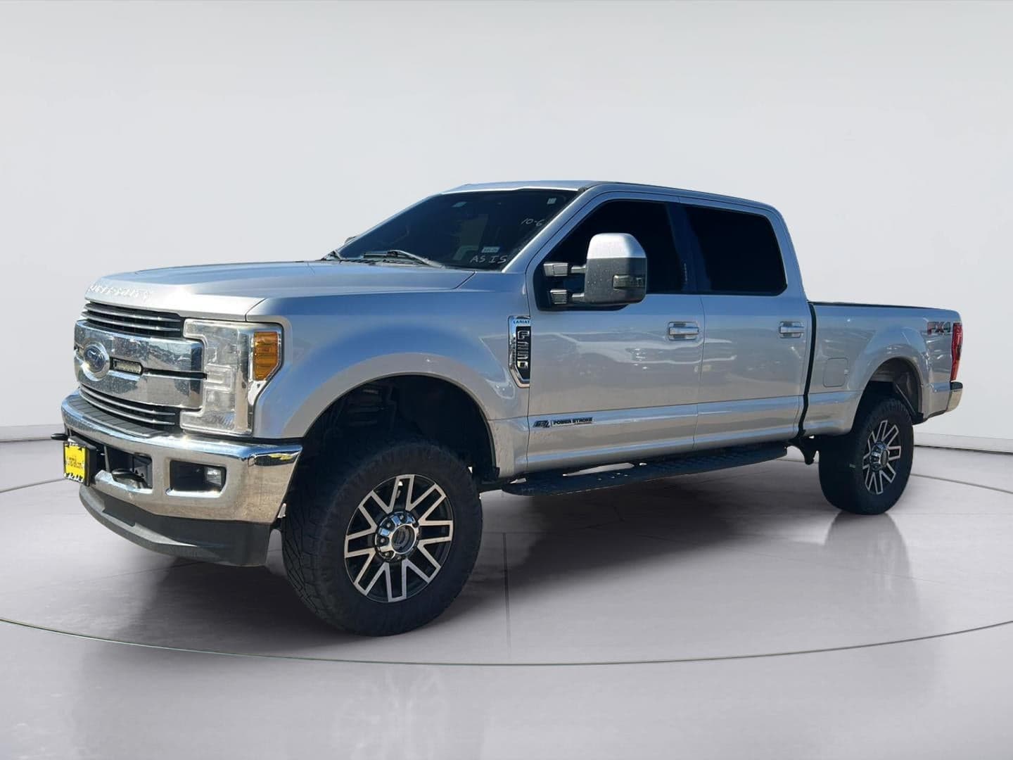 2017 Ford Super Duty F-250 SRW Lariat — photo 1 of 11