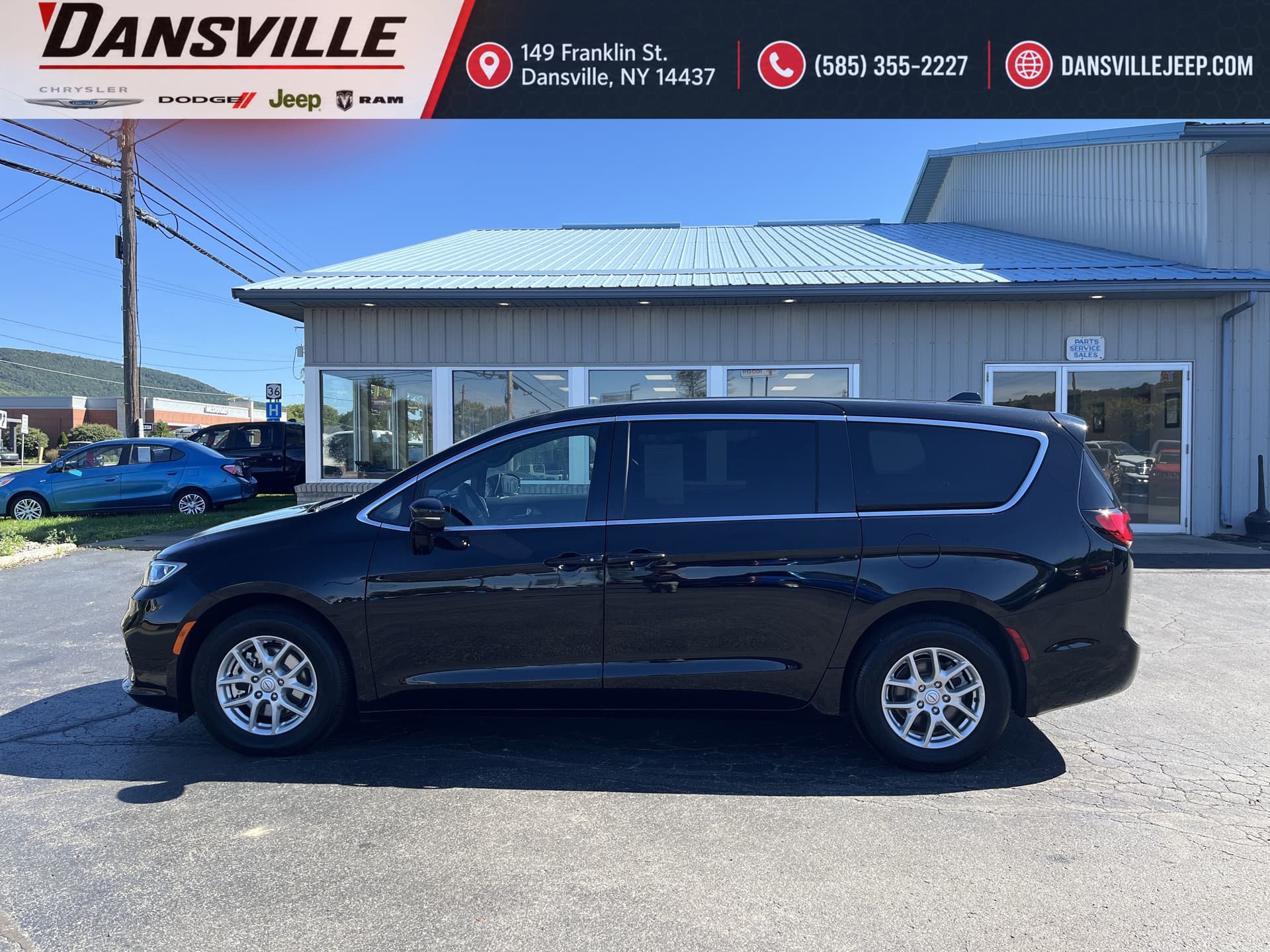 2026 Chrysler Pacifica Select — photo 1 of 23