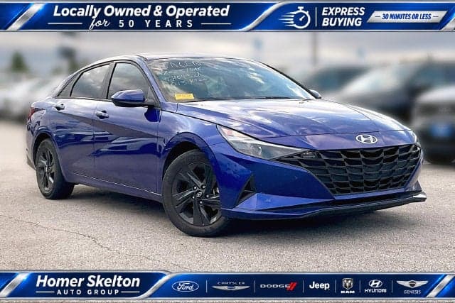 2023 Hyundai Elantra SEL — photo 1 of 5