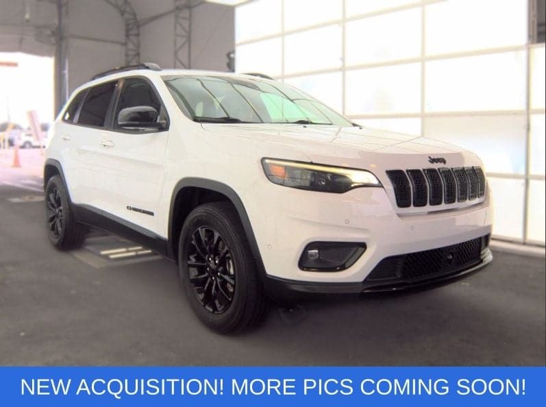 2023 Jeep Cherokee Altitude Lux — photo 1 of 18