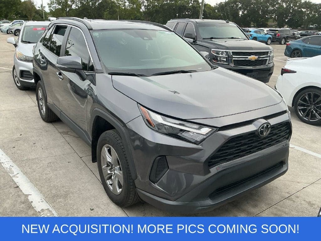 2024 Toyota RAV4 XLE — photo 1 of 17