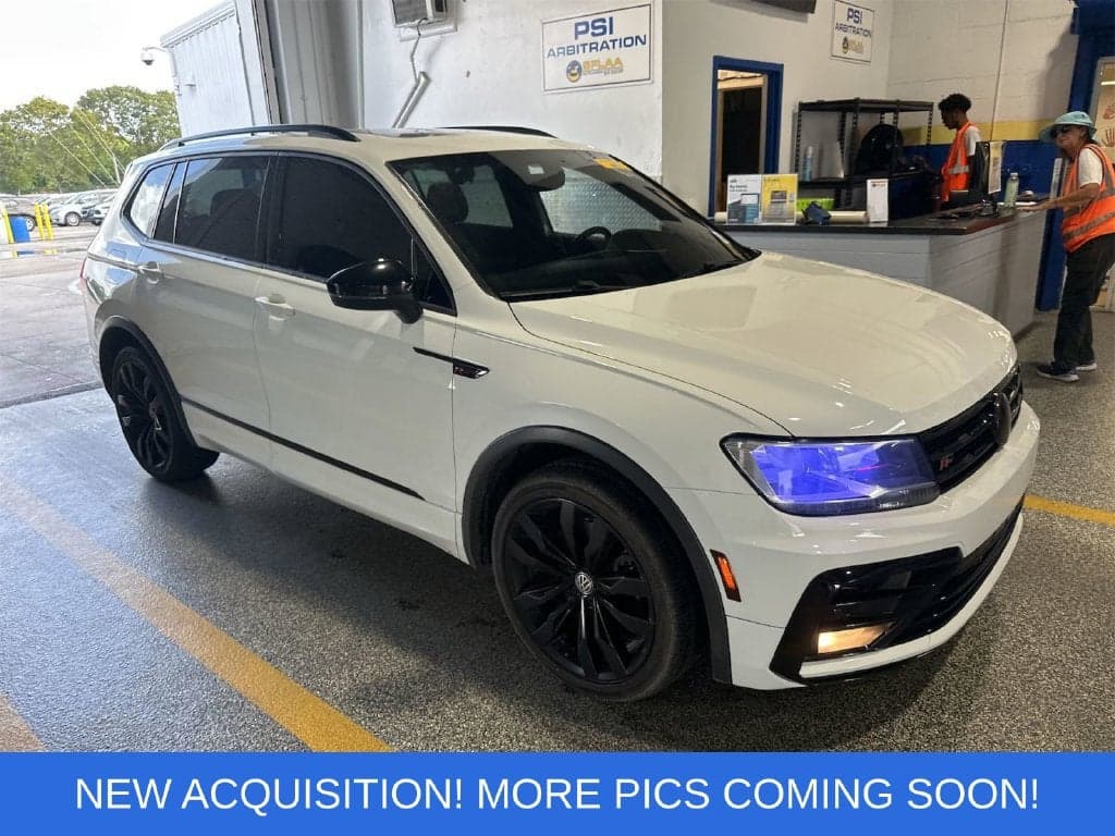 2021 Volkswagen Tiguan SE R-Line Black — photo 1 of 5