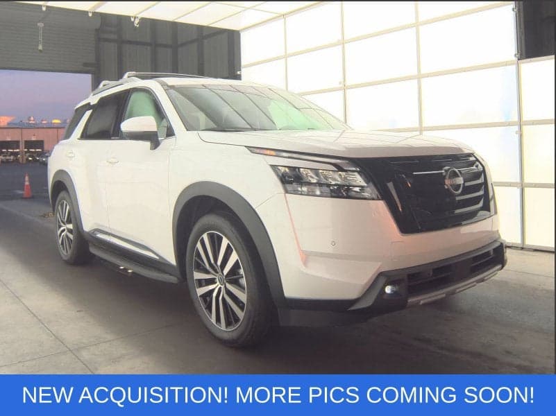 2025 Nissan Pathfinder Platinum — photo 1 of 22