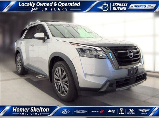 2023 Nissan Pathfinder SL — photo 1 of 18
