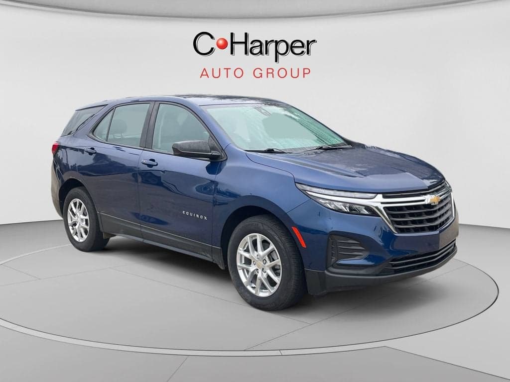 2022 Chevrolet Equinox LS — photo 1 of 23