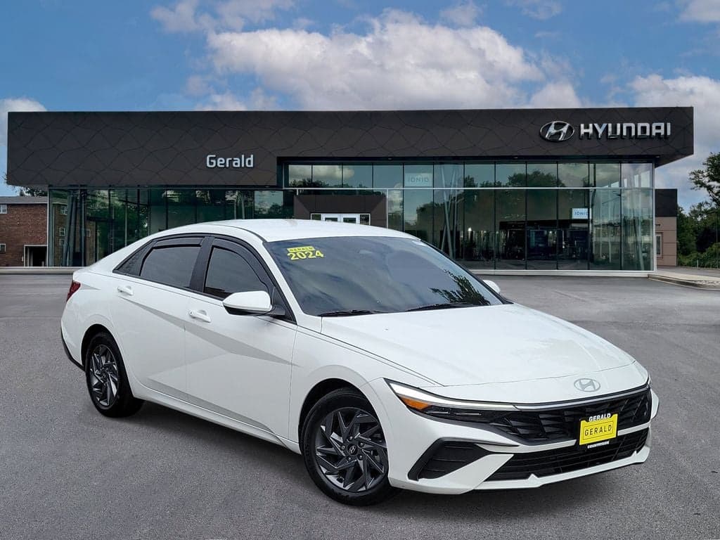 2024 Hyundai Elantra SEL — photo 1 of 44
