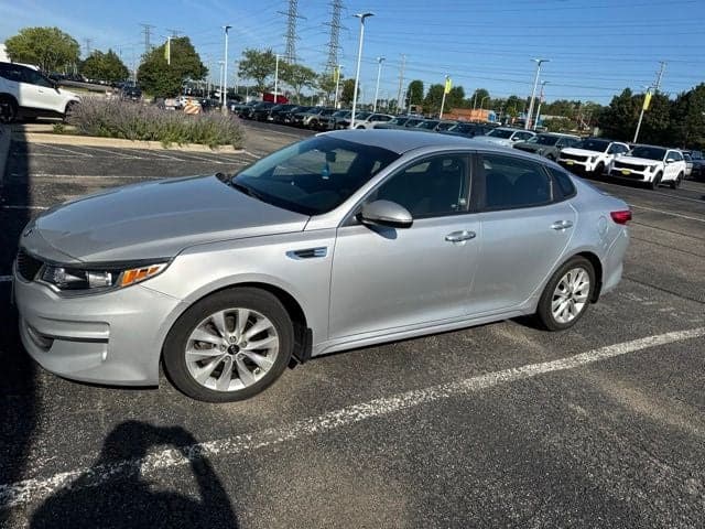 2018 Kia Optima LX — photo 1 of 5