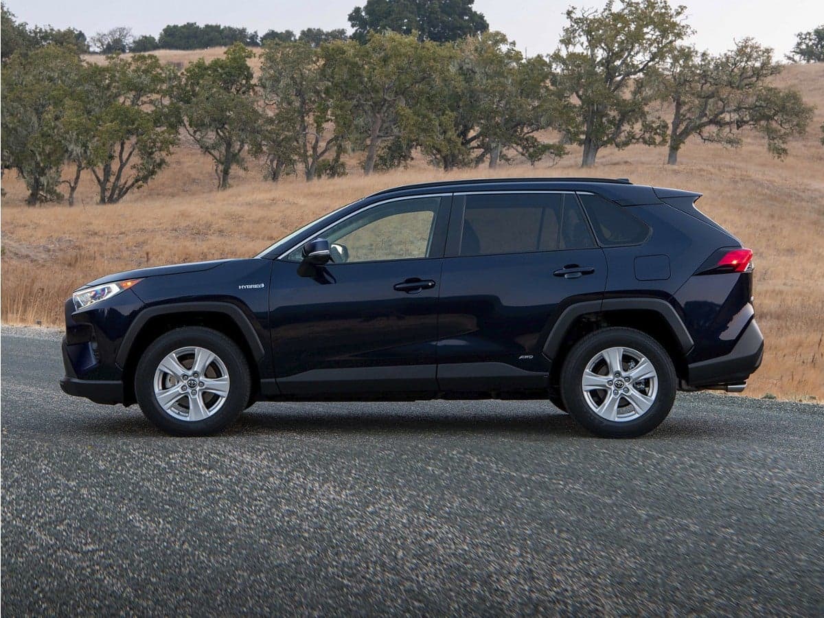 2021 Toyota RAV4 Hybrid XLE — photo 1 of 5