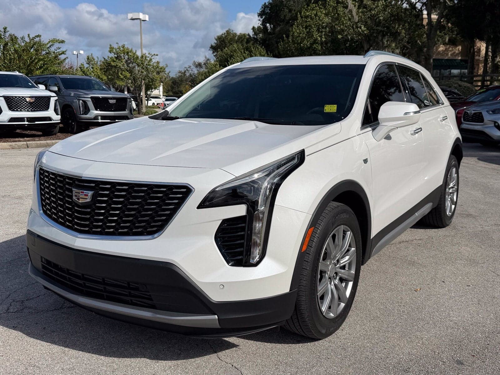 2023 Cadillac XT4 FWD Premium Luxury — photo 1 of 5