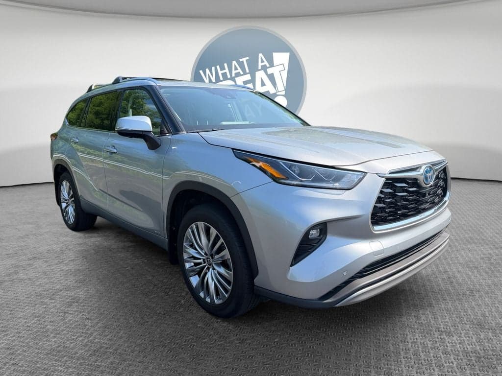 2023 Toyota Highlander Hybrid Platinum — photo 1 of 30