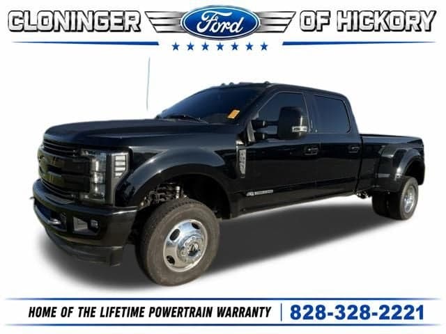 2017 Ford Super Duty F-350 DRW Lariat — photo 1 of 5