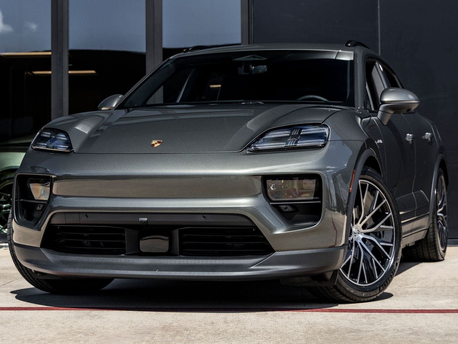 2026 Porsche Macan Electric — photo 1 of 93