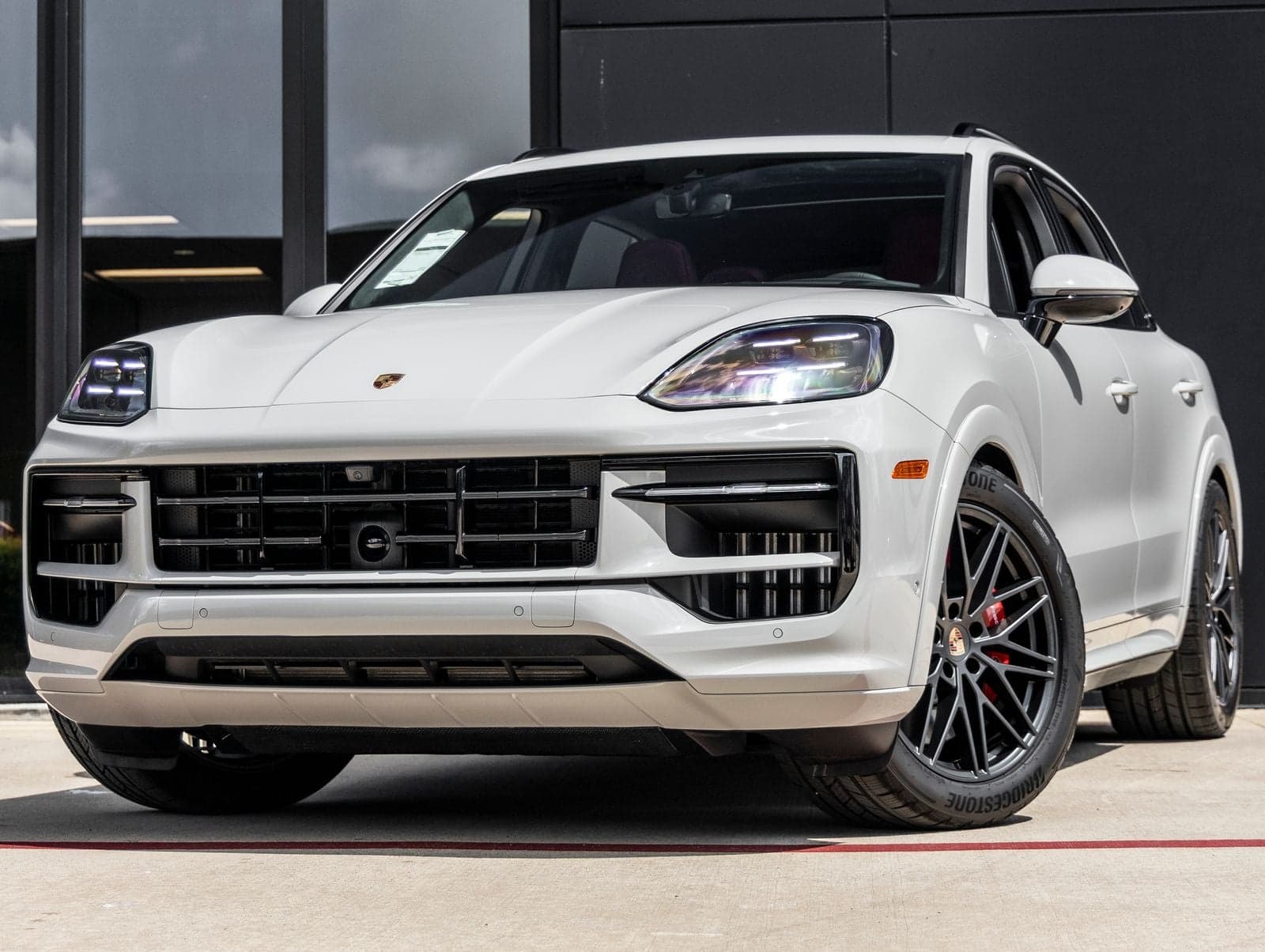 2025 Porsche Cayenne GTS — photo 1 of 55