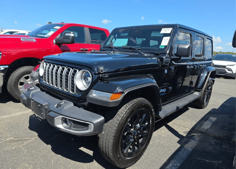 2025 Jeep Wrangler Sahara — photo 1 of 28