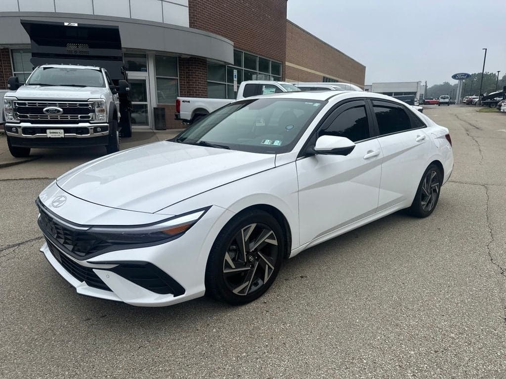 2024 Hyundai Elantra Limited — photo 1 of 5