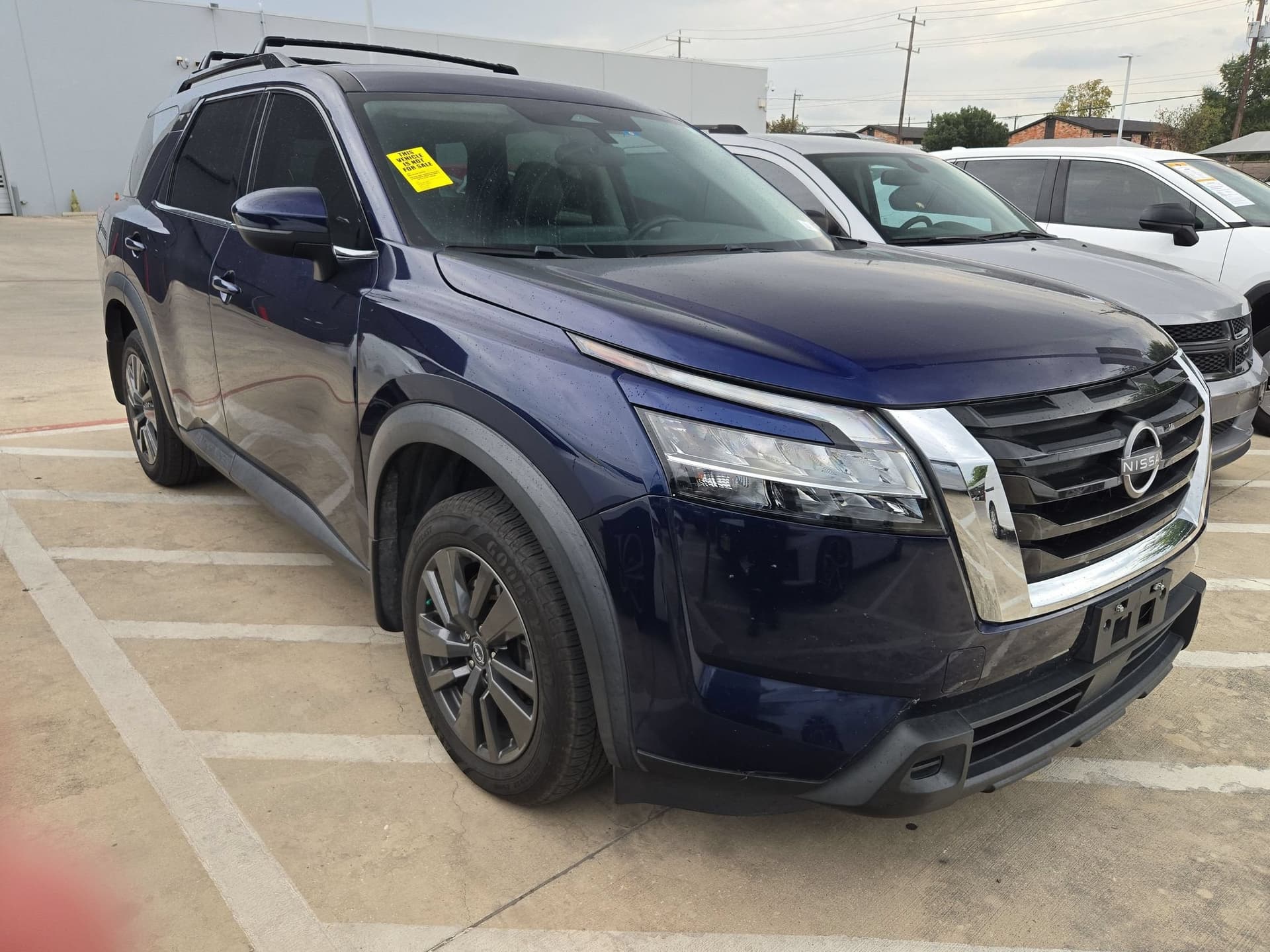 2022 Nissan Pathfinder SV — photo 1 of 29