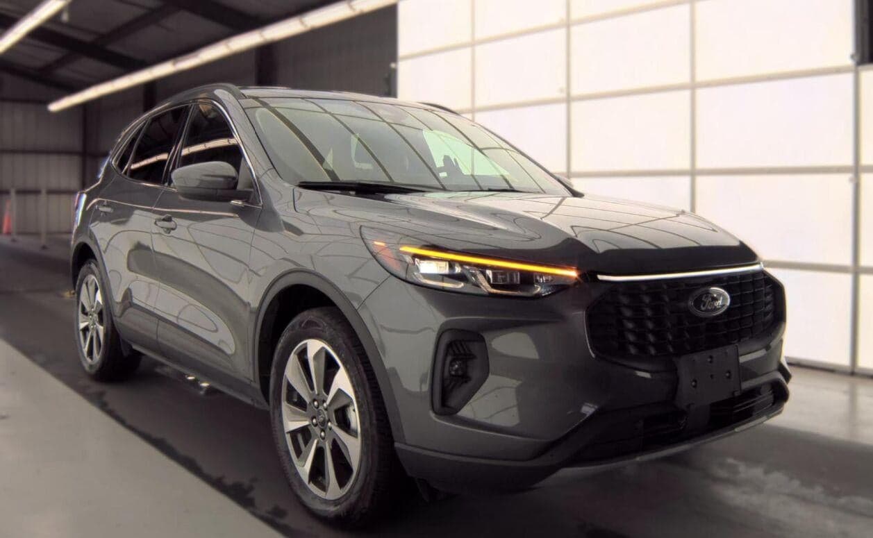 2025 Ford Escape Platinum — photo 1 of 14