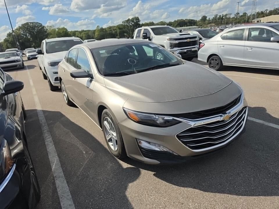 2022 Chevrolet Malibu LT — photo 1 of 5