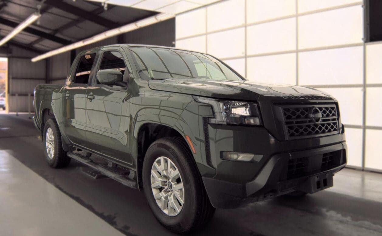 2023 Nissan Frontier SV — photo 1 of 11