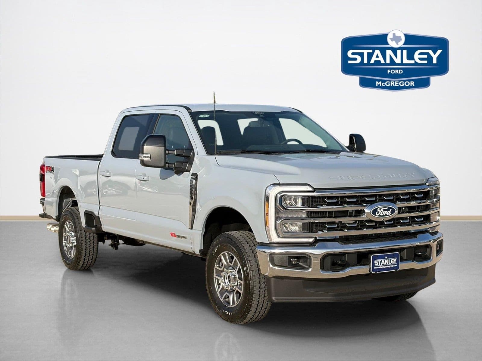 2027 Ford Super Duty F-250 SRW LARIAT — photo 1 of 5