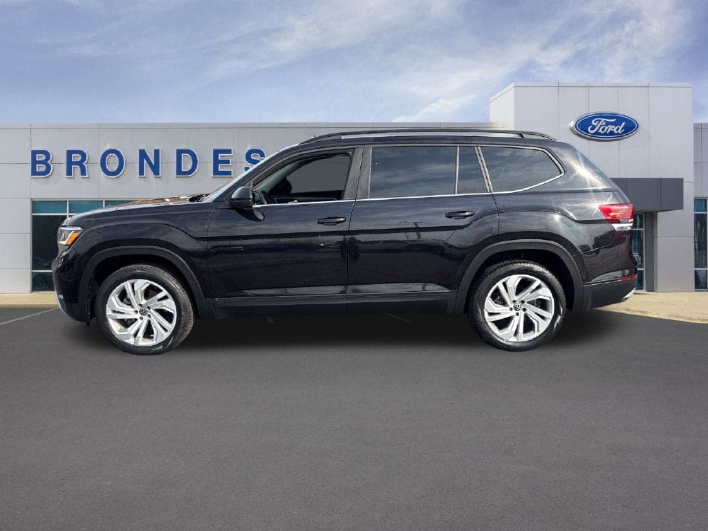 2023 Volkswagen Atlas 3.6L V6 SE w/Technology — photo 1 of 5
