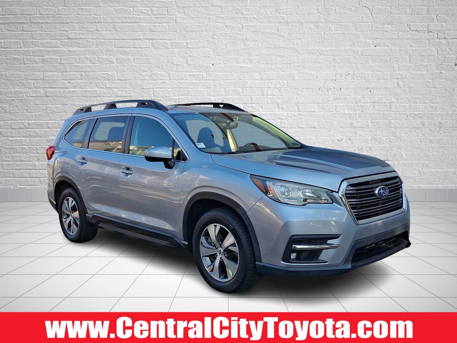 2019 Subaru Ascent Premium — photo 1 of 32
