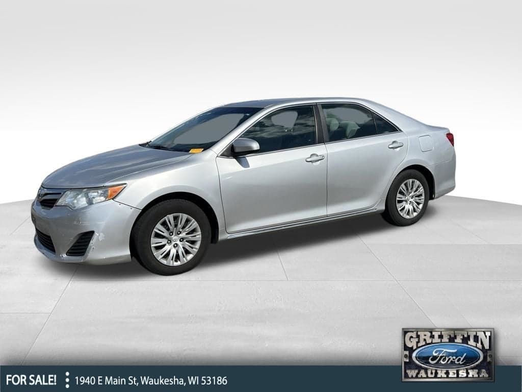 2014 Toyota Camry LE — photo 1 of 16