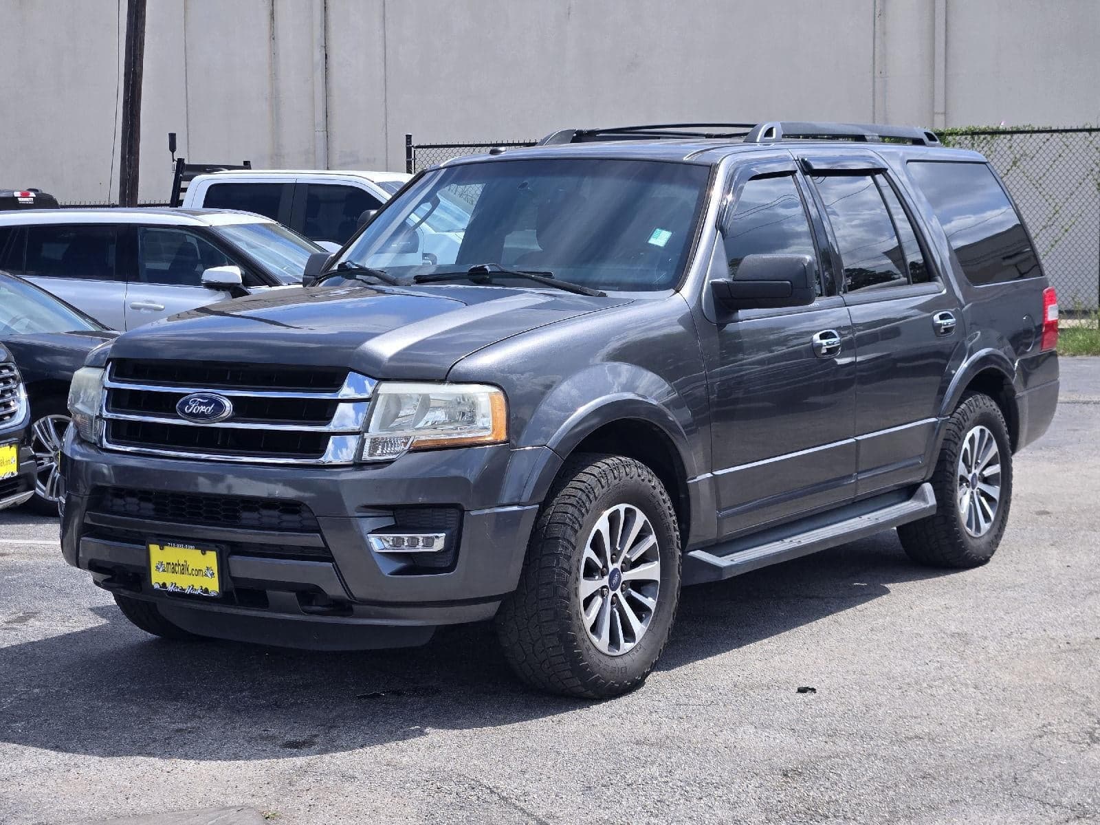 2016 Ford Expedition XLT — photo 1 of 5