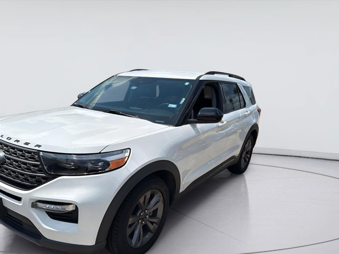 2023 Ford Explorer XLT — photo 1 of 7