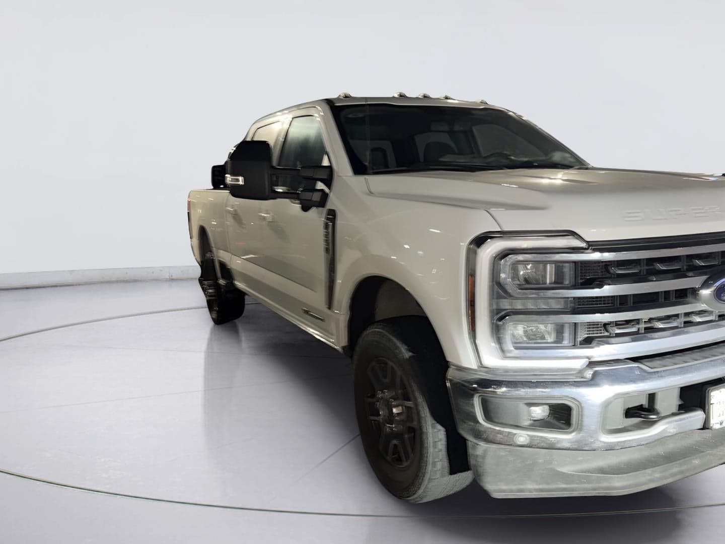 2024 Ford Super Duty F-250 SRW LARIAT — photo 1 of 4