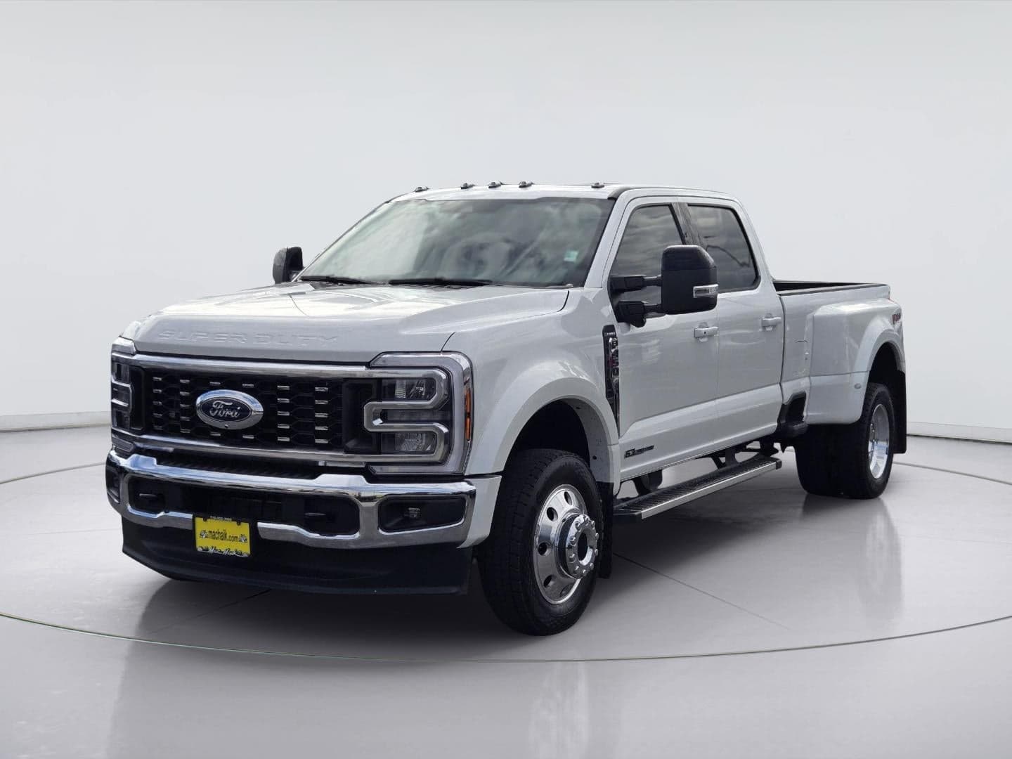 2026 Ford Super Duty F-450 DRW LARIAT — photo 1 of 30